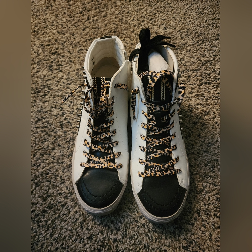 Shu shop size 9 never worn brand new.